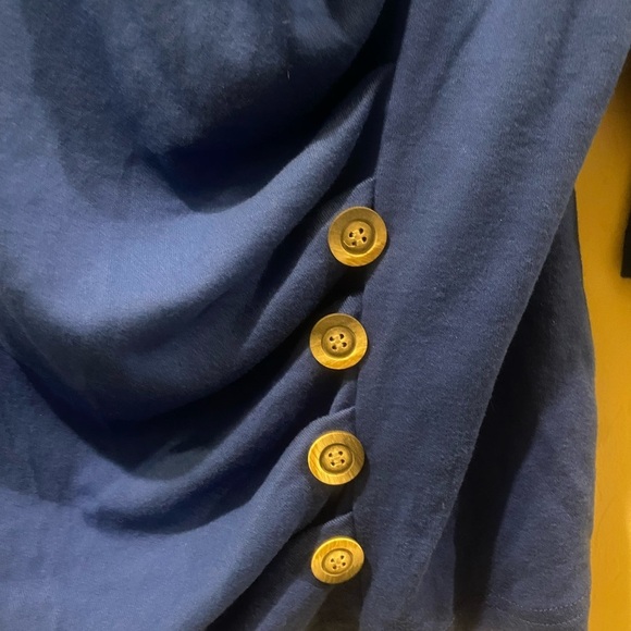 Blue Button-Detail Women's Top - Picture 2 of 6